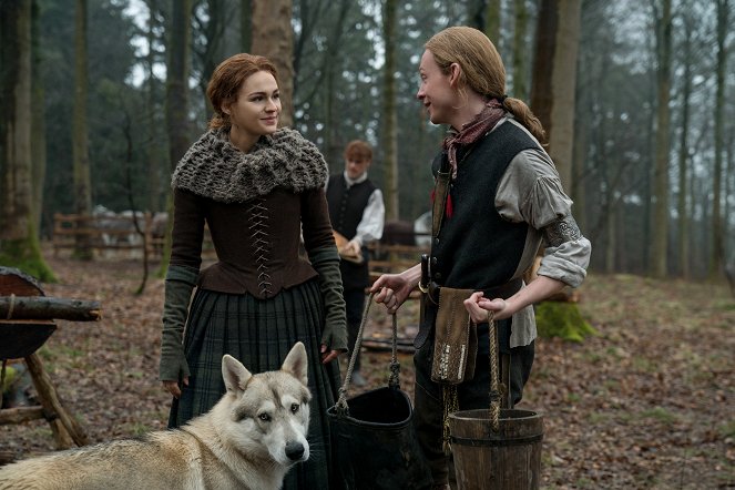 Outlander - Die Highland-Saga - Getrennte Wege - Filmfotos - Sophie Skelton, John Bell