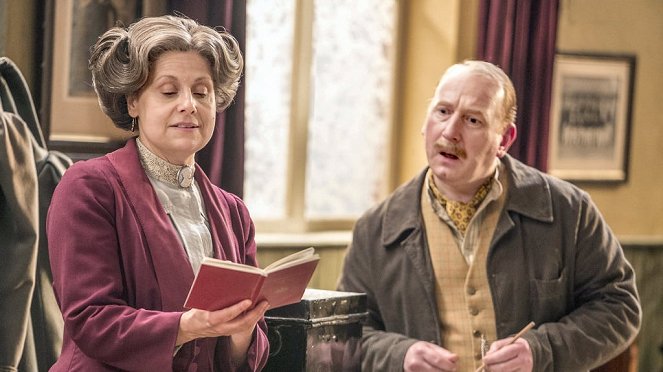 Up the Women - Photos - Rebecca Front, Adrian Scarborough