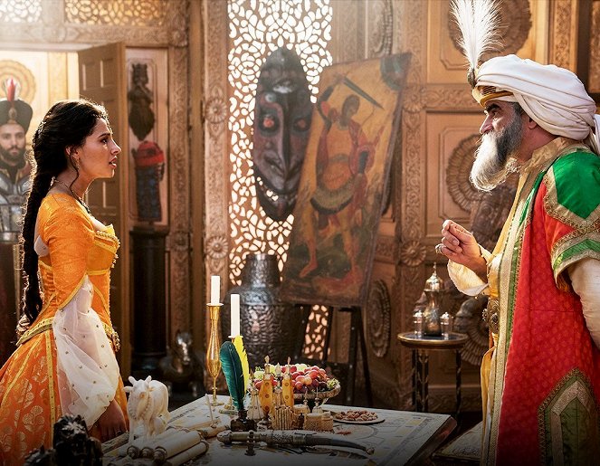 Aladin - Z filmu - Naomi Scott, Navid Negahban