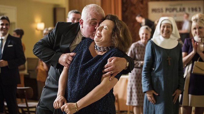 Call the Midwife - Episode 3 - Film - Cliff Parisi, Annabelle Apsion