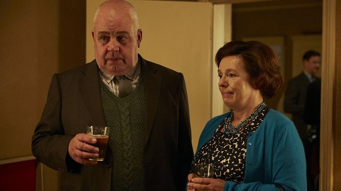 Call the Midwife - Episode 6 - Do filme - Cliff Parisi, Annabelle Apsion