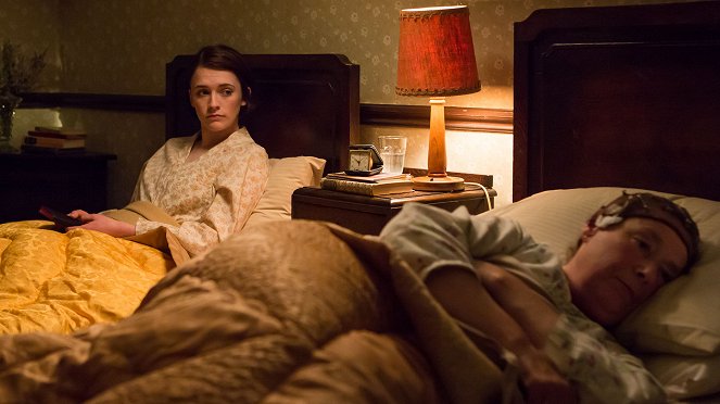 Call the Midwife - Episode 2 - Photos - Charlotte Ritchie, Linda Bassett