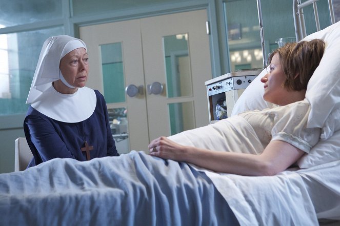 Call the Midwife - Episode 4 - Photos - Jenny Agutter, Hayley Carmichael
