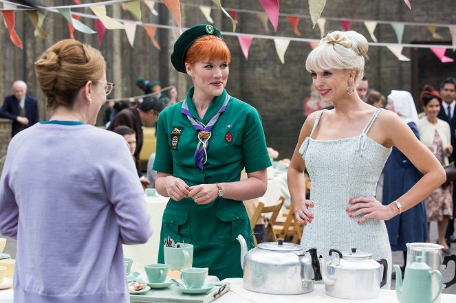 Call the Midwife - Premières vacances - Film - Emerald Fennell, Helen George
