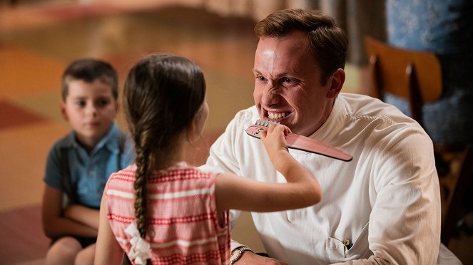 Call the Midwife - Episode 5 - Film - Jack Hawkins