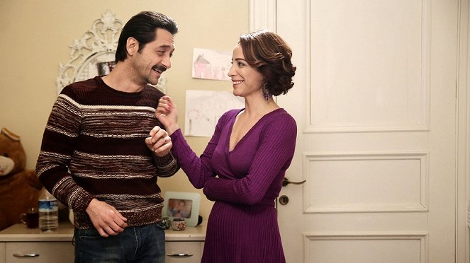 No: 309 - Sevgi Çemberi - De la película - Gökçe Özyol, Fatma Toptaş
