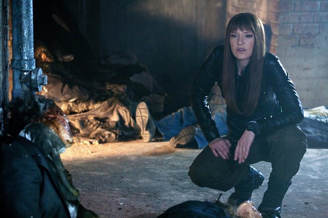 Fringe - Season 4 - Everything in Its Right Place - Photos - Anna Torv
