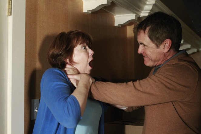 Desperate Housewives - And Lots of Security... - Photos - Harriet Sansom Harris, Mark Moses