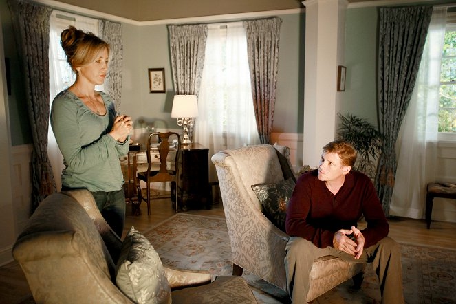 Desperate Housewives - And Lots of Security... - Photos - Felicity Huffman, Doug Savant