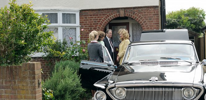 Endeavour - Cartouche - Photos - Roger Allam