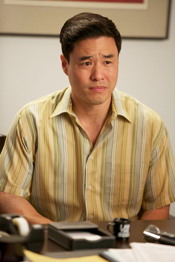 Fresh Off the Boat - Shaquille O'Neal Motors - Photos - Randall Park