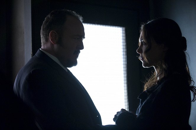 The Killing - Season 1 - What You Have Left - Photos - Brent Sexton, Michelle Forbes