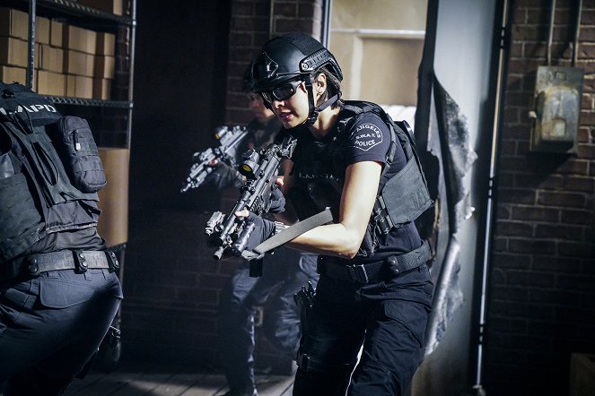 S.W.A.T. - Season 2 - Never Again - Photos - Lina Esco