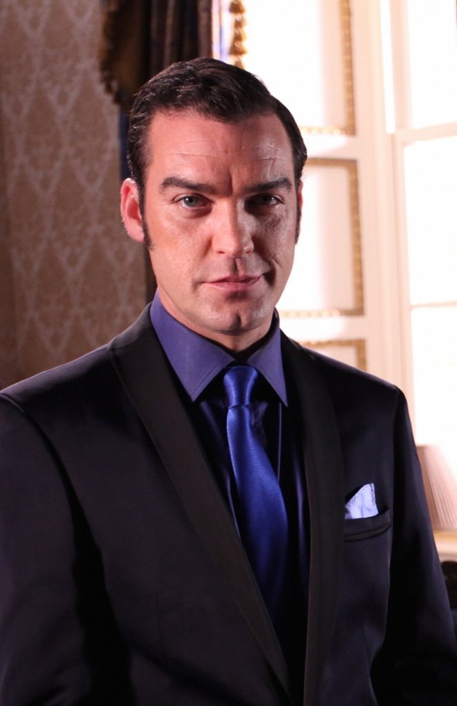 The Royals - Our Wills and Fates Do So Contrary Run - Photos - Jake Maskall