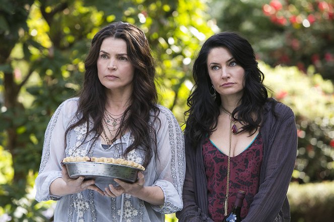 Witches of East End - The Son Also Rises - Photos - Julia Ormond, Mädchen Amick