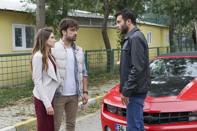 Elimi Bırakma - Season 1 - Episode 15 - Film - Alina Boz, Alp Navruz, Kenan Acar