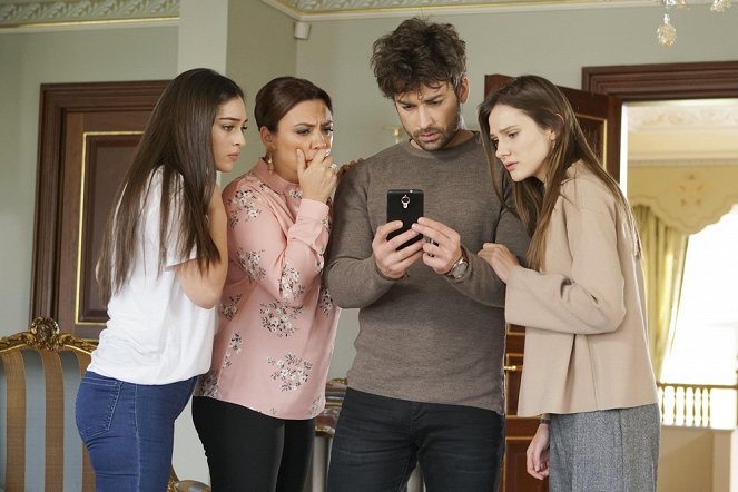 Don't Let Go of My Hand - Episode 16 - Photos - Cemre Baysel, Ebru Aykaç, Alp Navruz, Alina Boz