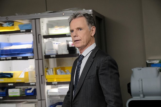 The Resident - Fear Finds a Way - Van film - Bruce Greenwood
