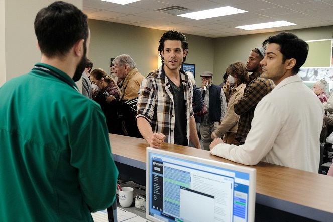 The Resident - Fear Finds a Way - Photos - Miles Gaston Villanueva, Manish Dayal