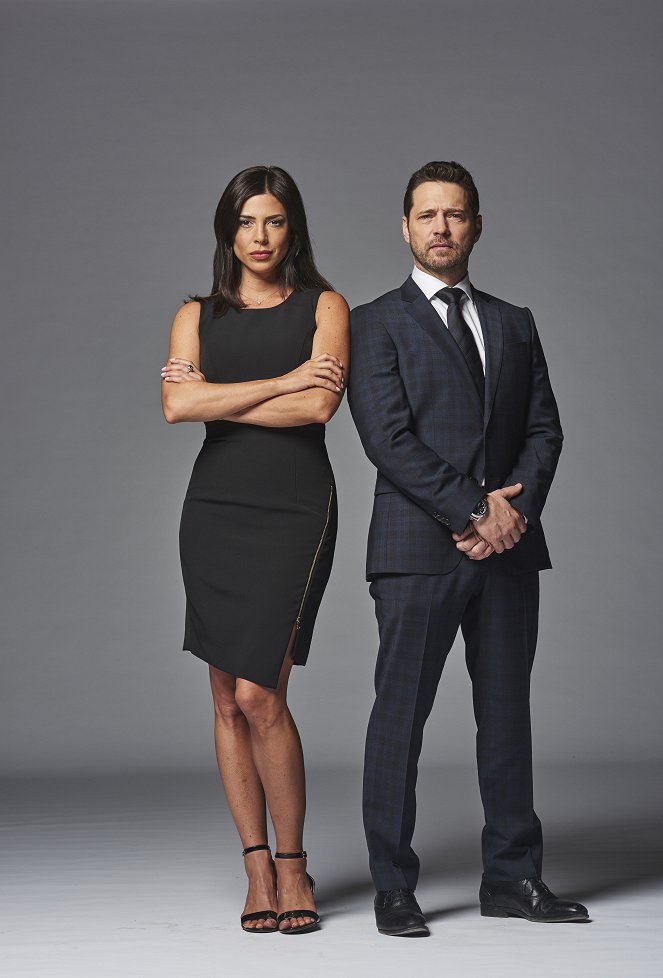 Private Eyes - Season 2 - Werbefoto - Cindy Sampson, Jason Priestley