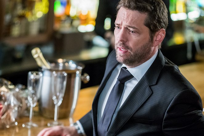 Private Eyes - Between a Doc and a Hard Place - Photos - Jason Priestley
