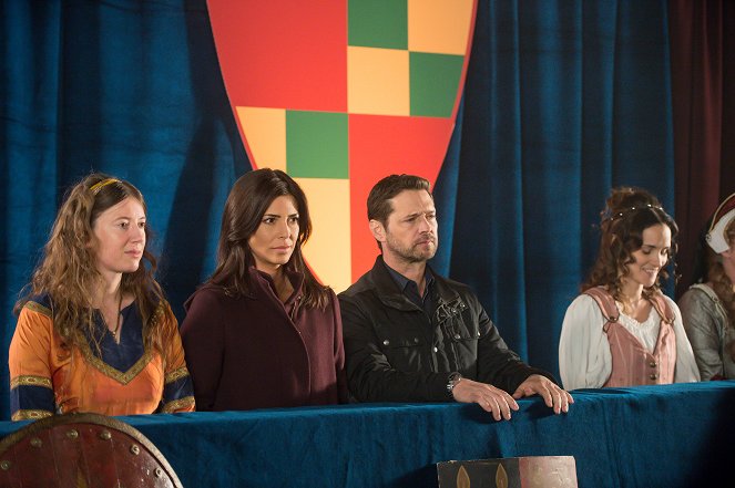 Private Eyes - Season 2 - Long Live The King - Photos - Cindy Sampson, Jason Priestley