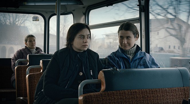 Yli vuorten - Kuvat elokuvasta - Cosmina Stratan, Cristina Flutur