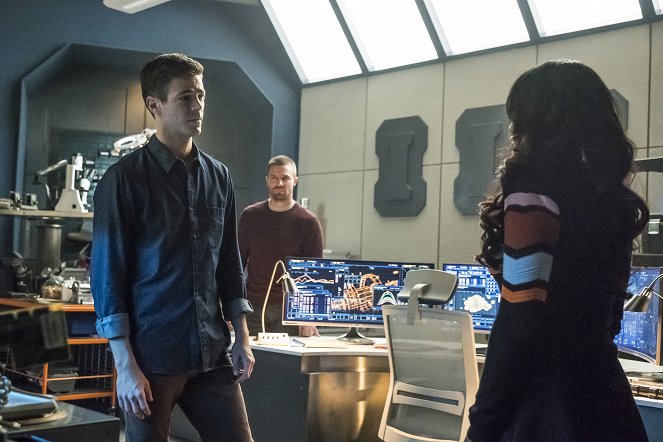The Flash - Anderswelten (1) - Filmfotos - Grant Gustin, Stephen Amell