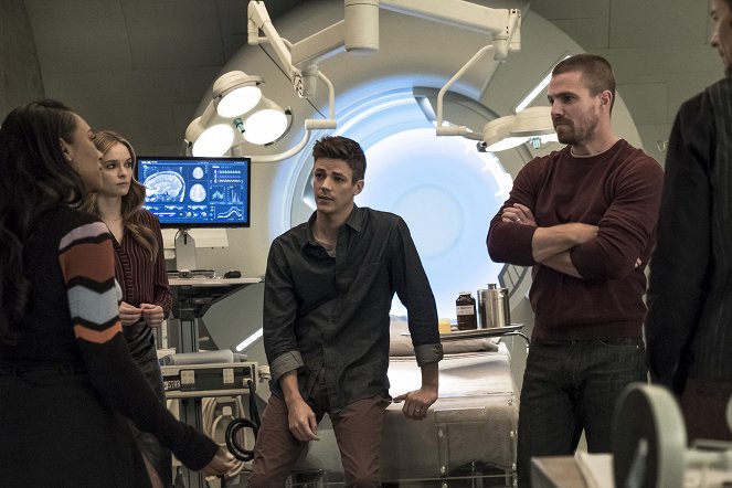 The Flash - Elseworlds : La première heure - Film - Candice Patton, Danielle Panabaker, Grant Gustin, Stephen Amell