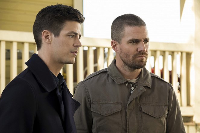 The Flash - Elseworlds, Part 1 - Photos - Grant Gustin, Stephen Amell