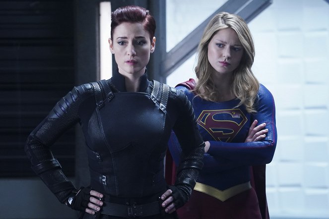 Supergirl - Podejrzenia - Z filmu - Chyler Leigh, Melissa Benoist