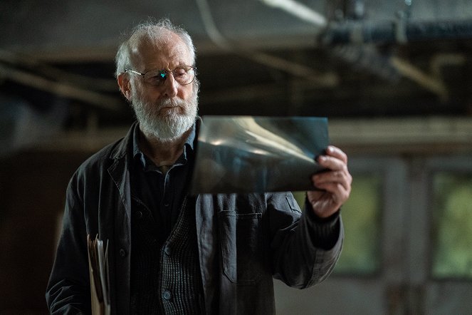 Counterpart - Something Borrowed - Do filme - James Cromwell