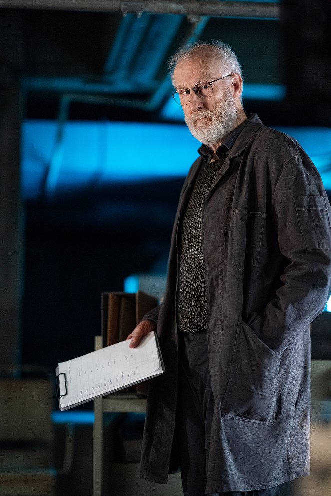 Counterpart - Season 2 - Point of Departure - Photos - James Cromwell