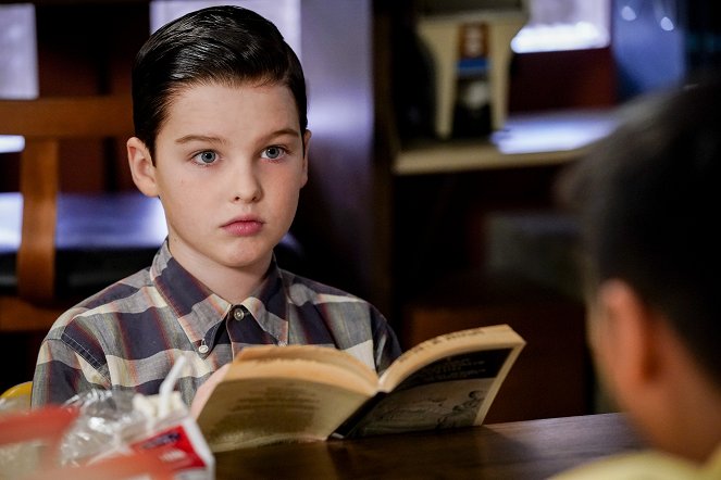 Young Sheldon - A Race of Superhumans and a Letter to Alf - Photos - Iain Armitage
