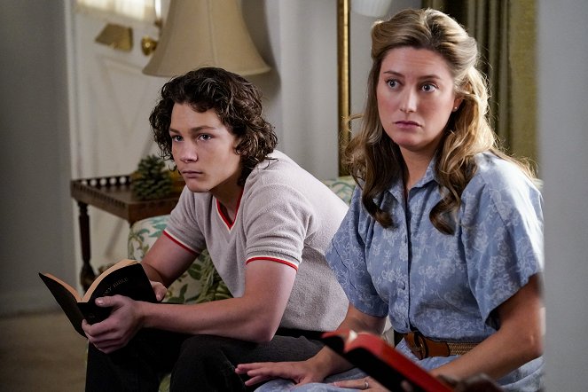 Young Sheldon - A Race of Superhumans and a Letter to Alf - Van film - Montana Jordan, Zoe Perry