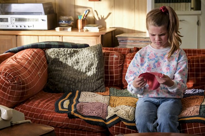 Young Sheldon - Season 2 - A Stunted Childhood and a Can of Fancy Mixed Nuts - Photos - Raegan Revord