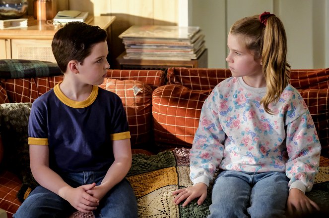 Young Sheldon - Season 2 - A Stunted Childhood and a Can of Fancy Mixed Nuts - Photos - Iain Armitage, Raegan Revord