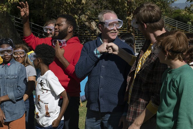 Black-ish - Season 5 - Wilds of Valley Glen - Photos - Marsai Martin, Anthony Anderson