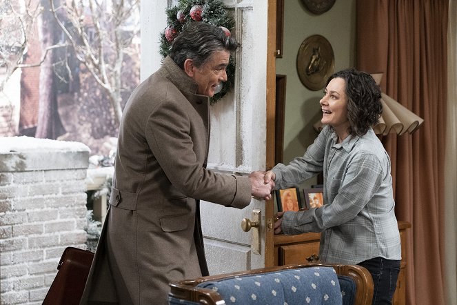 The Conners - Season 1 - Rage Against the Machine - Photos - Peter Gallagher, Sara Gilbert