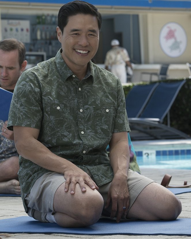 Fresh Off the Boat - Pinguinkuscheln! - Filmfotos - Randall Park