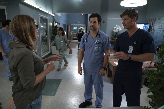 Grey's Anatomy - Die jungen Ärzte - Season 15 - Ein Sturm zieht auf (2) - Dreharbeiten - Giacomo Gianniotti, Chris Carmack