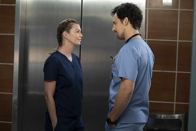 Grey's Anatomy - Die jungen Ärzte - Ein Sturm zieht auf - Teil 2 - Filmfotos - Ellen Pompeo, Giacomo Gianniotti