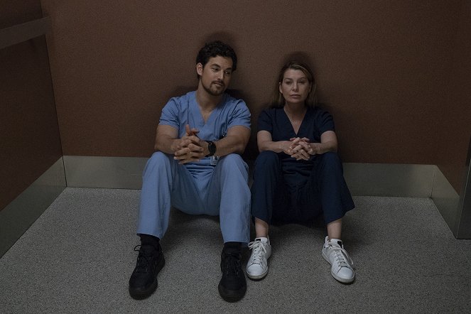 Grey's Anatomy - Photos - Giacomo Gianniotti, Ellen Pompeo
