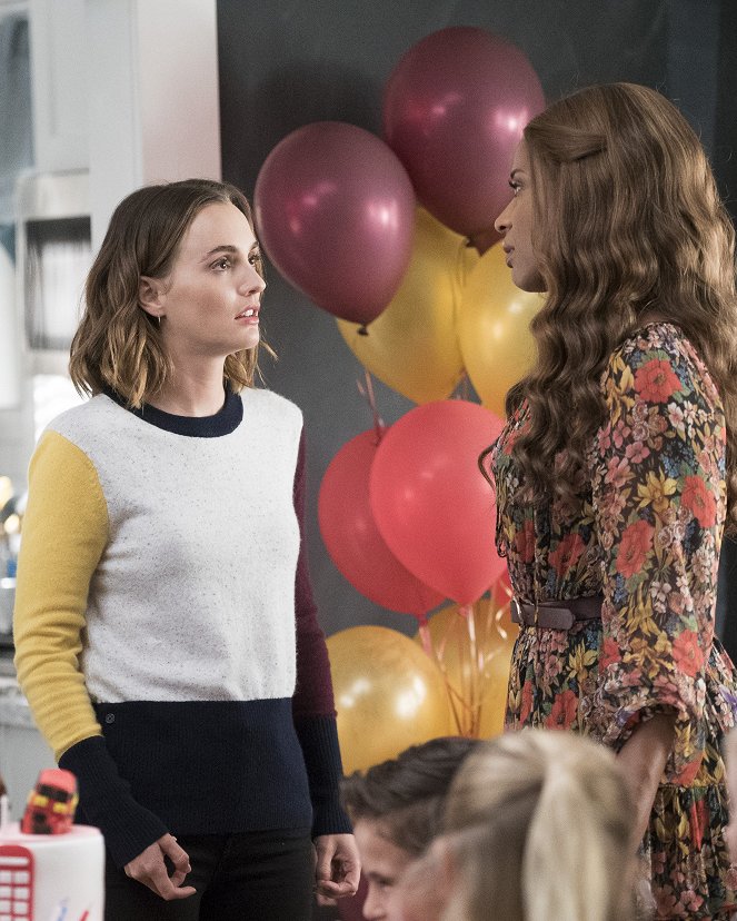 Single Parents - All Aboard the Two-Parent Struggle Bus - Photos - Leighton Meester, Kimrie Lewis