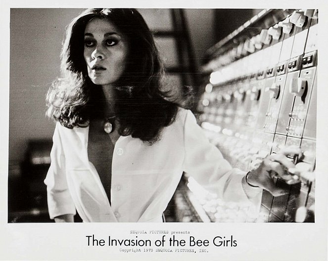 Invasion of the Bee Girls - Lobbykarten - Anitra Ford