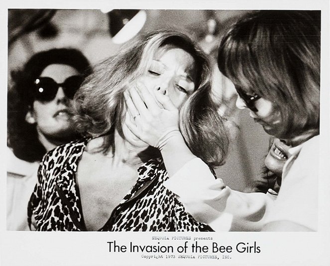 Invasion of the Bee Girls - Lobbykaarten