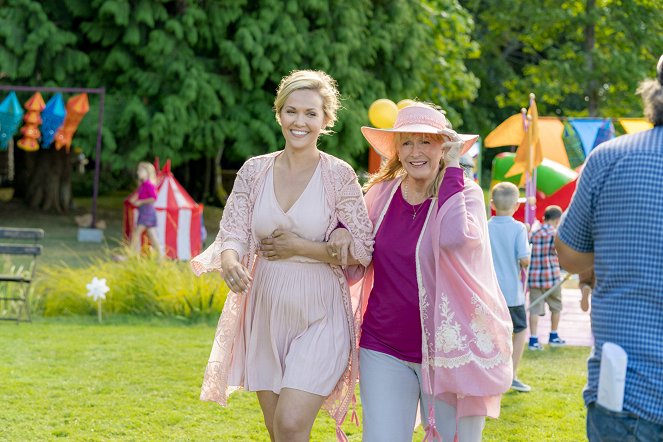 Chesapeake Shores - Dwór królewski - Z filmu - Emilie Ullerup, Diane Ladd