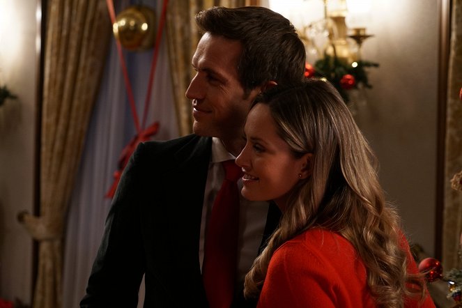 Christmas at the Palace - Van film - Andrew Cooper, Merritt Patterson