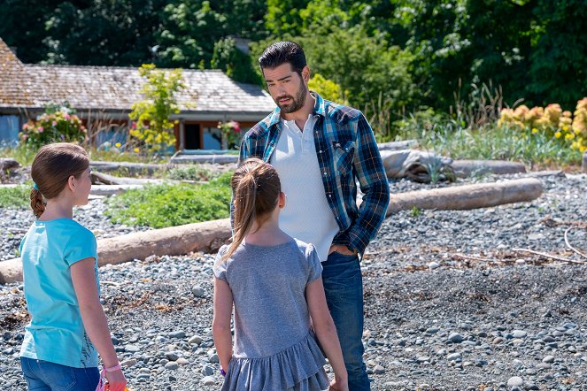 Chesapeake Shores - The Rock Is Going to Roll - Van film - Jesse Metcalfe