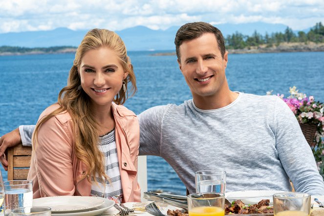 Chesapeake Shores - Season 3 - Here and There - Promokuvat - Jessica Sipos, Brendan Penny